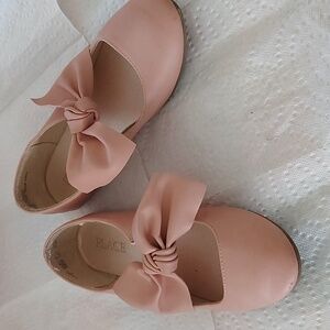 Girl's shoes
